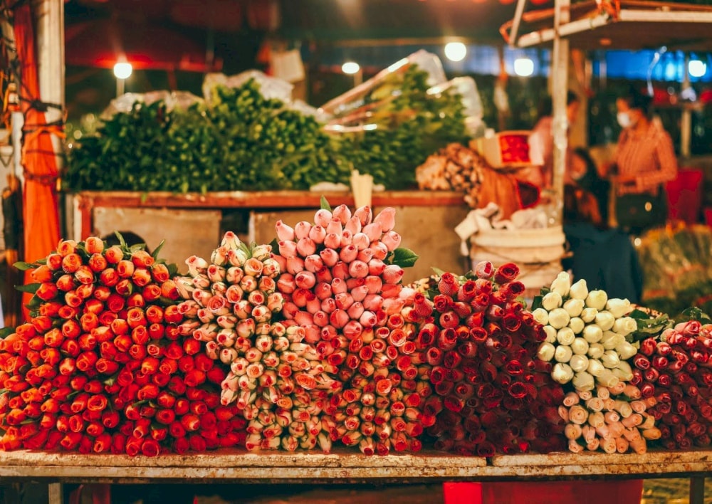 Hanoi’s largest wholesale flower market, filled with fresh blooms and a lively night-time atmosphere